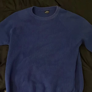 Blå tröja - Bra skick sällan använd i storlek large Tröja från NeXT