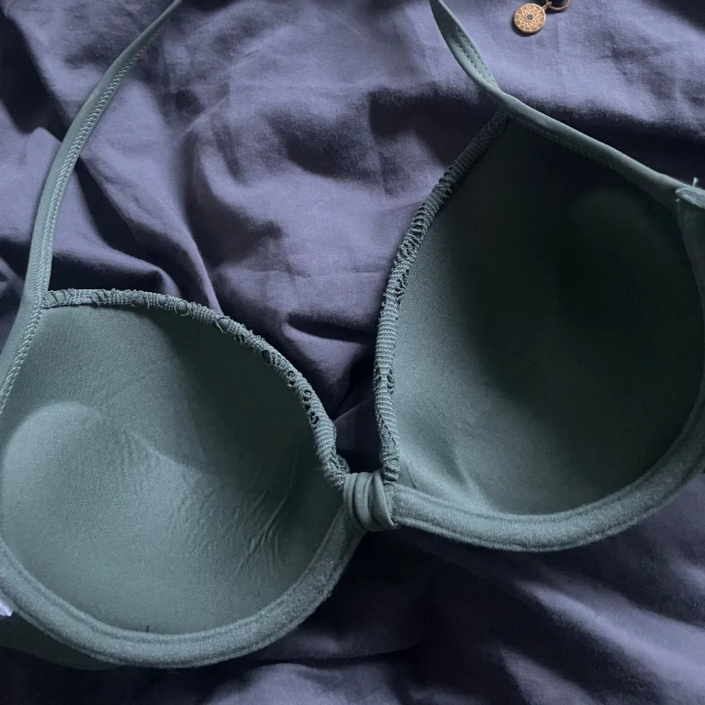 Emerald grön bikini med superfina detaljer. Ej använda! Skriv för frågor🩶. Övrigt.