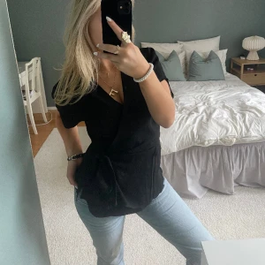 blus - såå snygg blus, sitter jätte bra!!