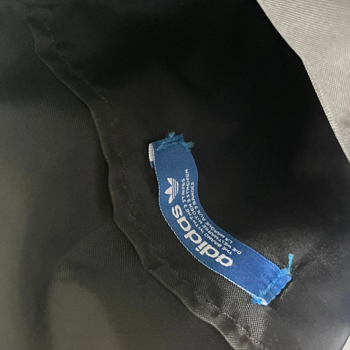 Svart Adidasväska.  - 91