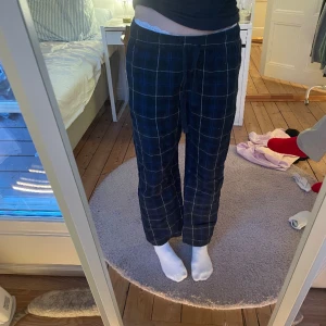 Pyjamasbyxor  - Snygga i bra skick men har en liten fläck 💓💓