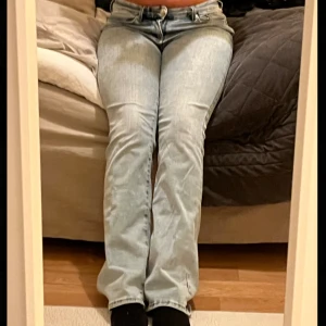 Lågmidjade jeans - As snygga ljusblå lågmidjade jeans. 