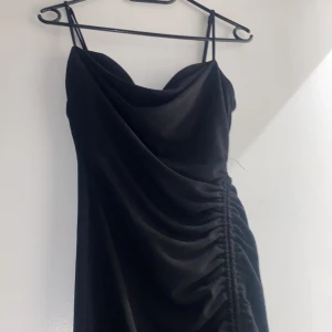 Zara Klänning - Fest klänning, använd en gång💕Bra skick