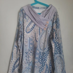 Tröja stl L - Tröja stl L . Fint skick hel,fläckfri o enda jag hittar att anmärka på är att d ej Finns nån märkeslapp. 