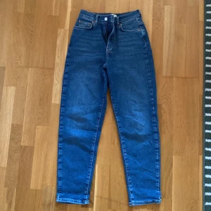 Jeans  - Jeans från Gina Tricot, blå  Använda , fint skick  Storlek 38 