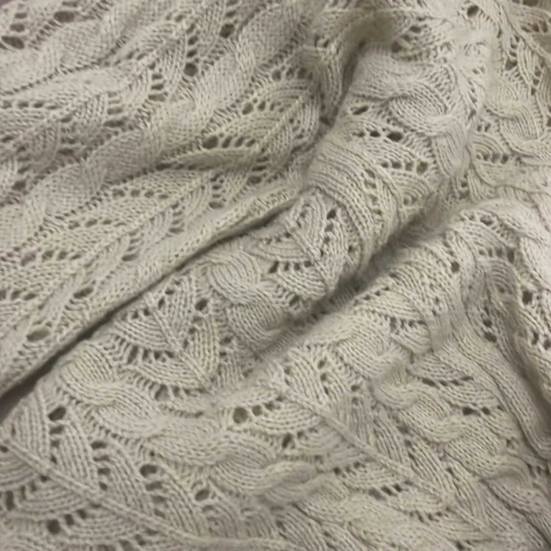 Beige knuttröja - 90