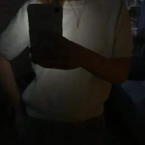 Vit stickad tröja  - Vit stickad kortärmad tröja från hm, priset går att diskutera 💞