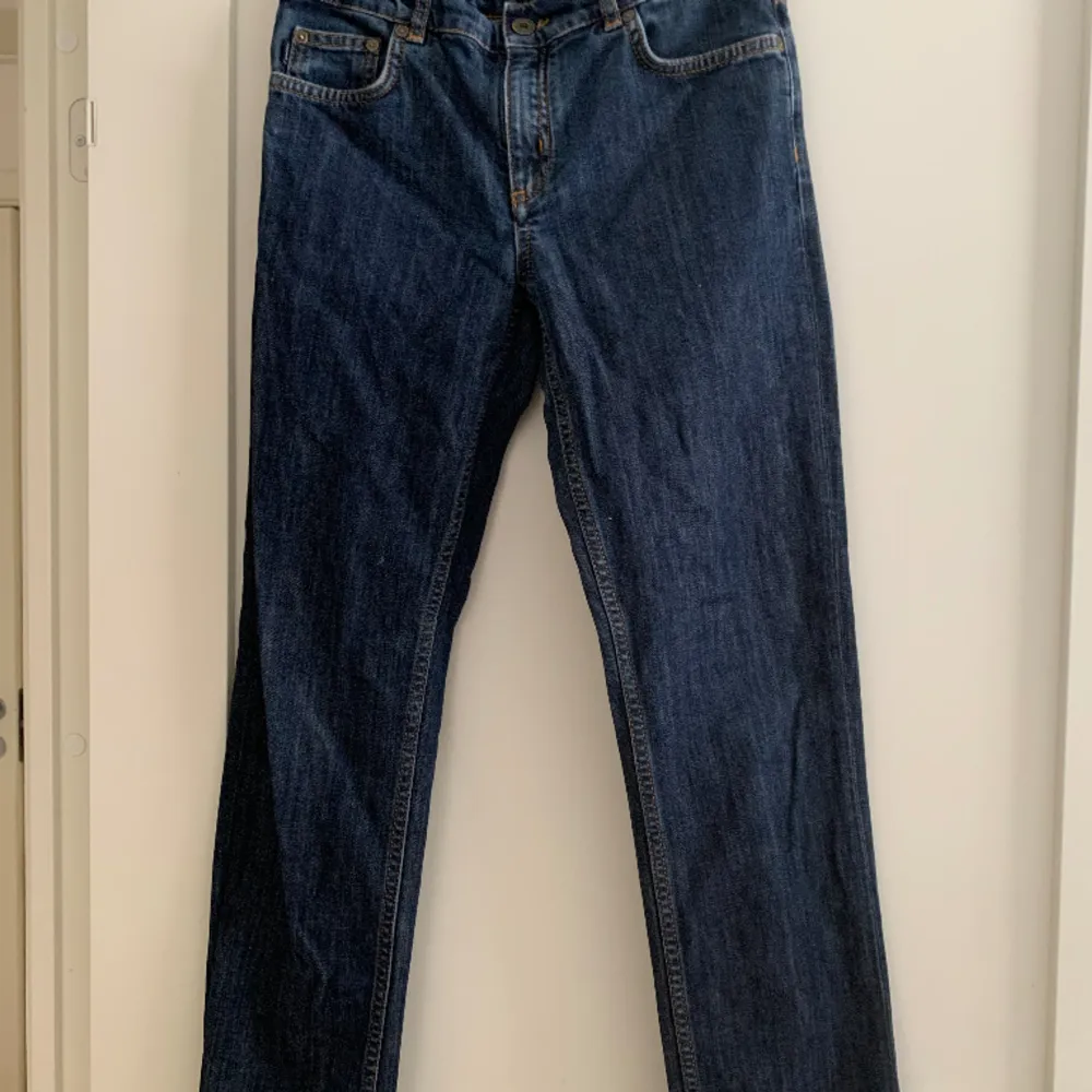 Säljer mina nästintill oanvända Gantjeans i nyskick. Jeansen är i strl 158/164 i Regular fit. Säljes för 275. Pris kan diskuteras. . Farkut & Housut.