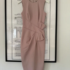 Klänning Karen Millen - Strl 36 (xs) Aldrig använd! 