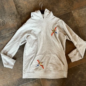 arigato hoodie  - Säljer denna riktigt feta arigato hoodie! Nypris runt 2000kr. Priset går att diskutera 