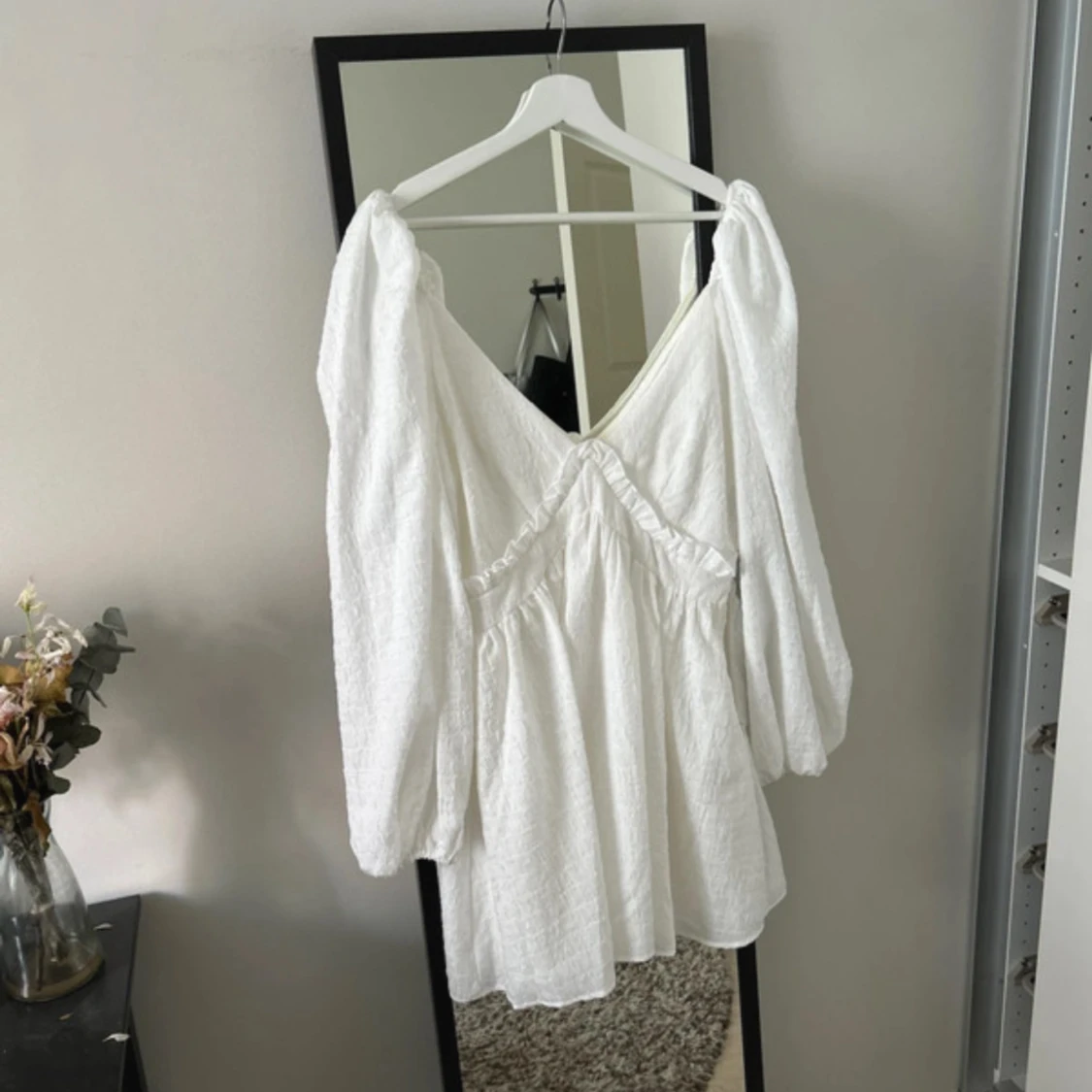 Vit långärmad klänning