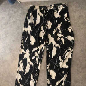 Tunn byxa H&M - Jätte fint skick!
