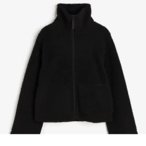 Teddy jacka  - Söljer nu min Teddy jacak från hm då den inte kommer till användning. Superfint skick inga defekter💞