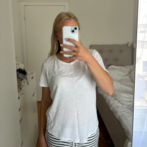 Tshirt - Vit tshirt från hm, nyskick💞