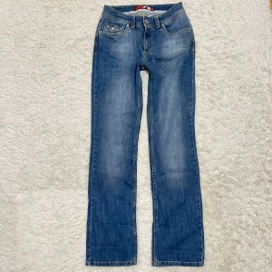 Bootcut Jeans  - Bootcut jeans, i bra skick 🤍 Midjan är 79cm och innerbens är 79cm 💕