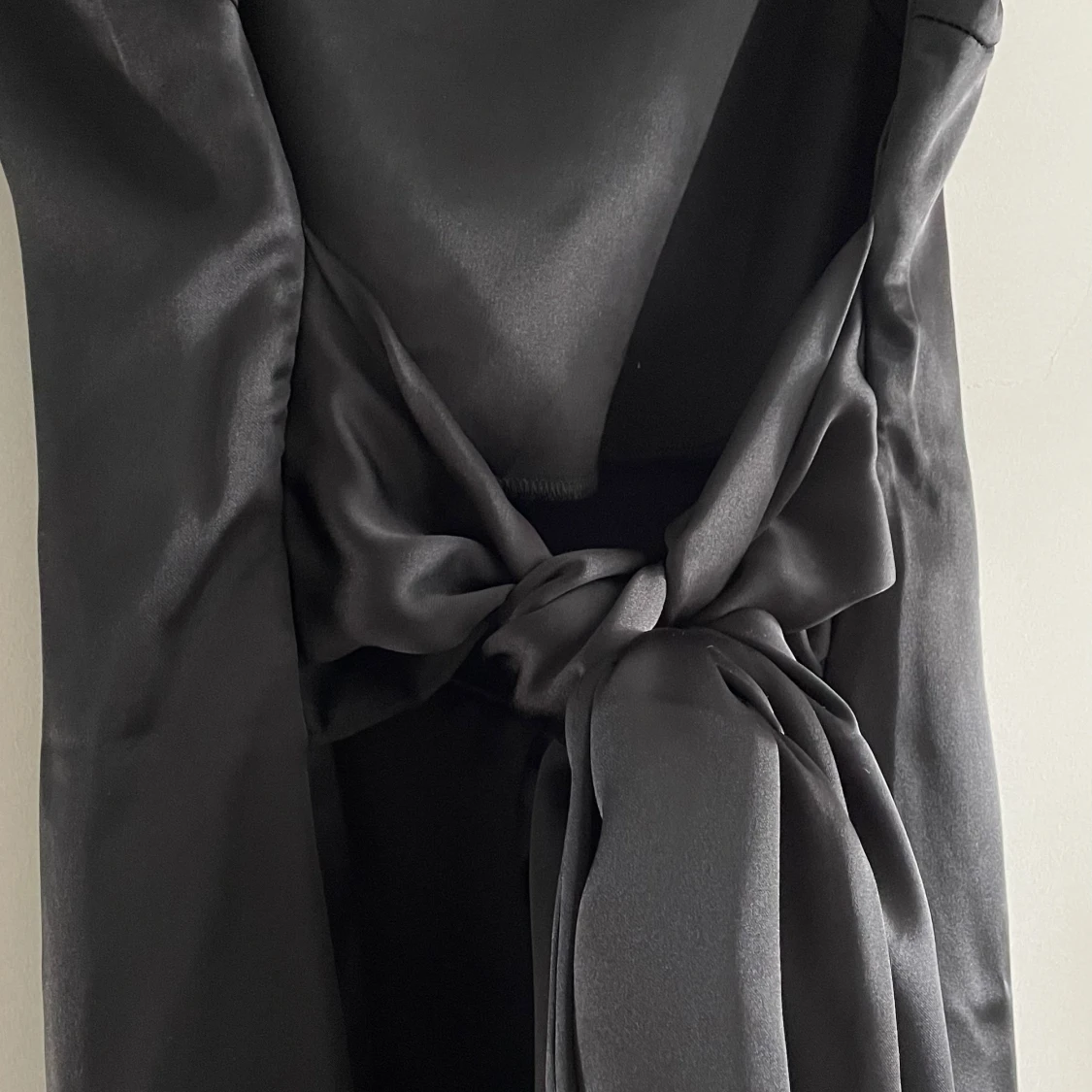 långklänning öppen rygg  - 92