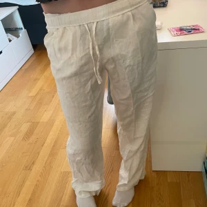 Bershka linne byxor - (Ursäkta för dåliga bilder) bra skick, inga deffekter💘