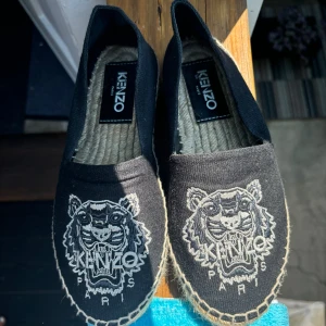 Espadrillos - Såå fina och endast använda en gång! Nypris 3000kr men säljer för 2000kr💗