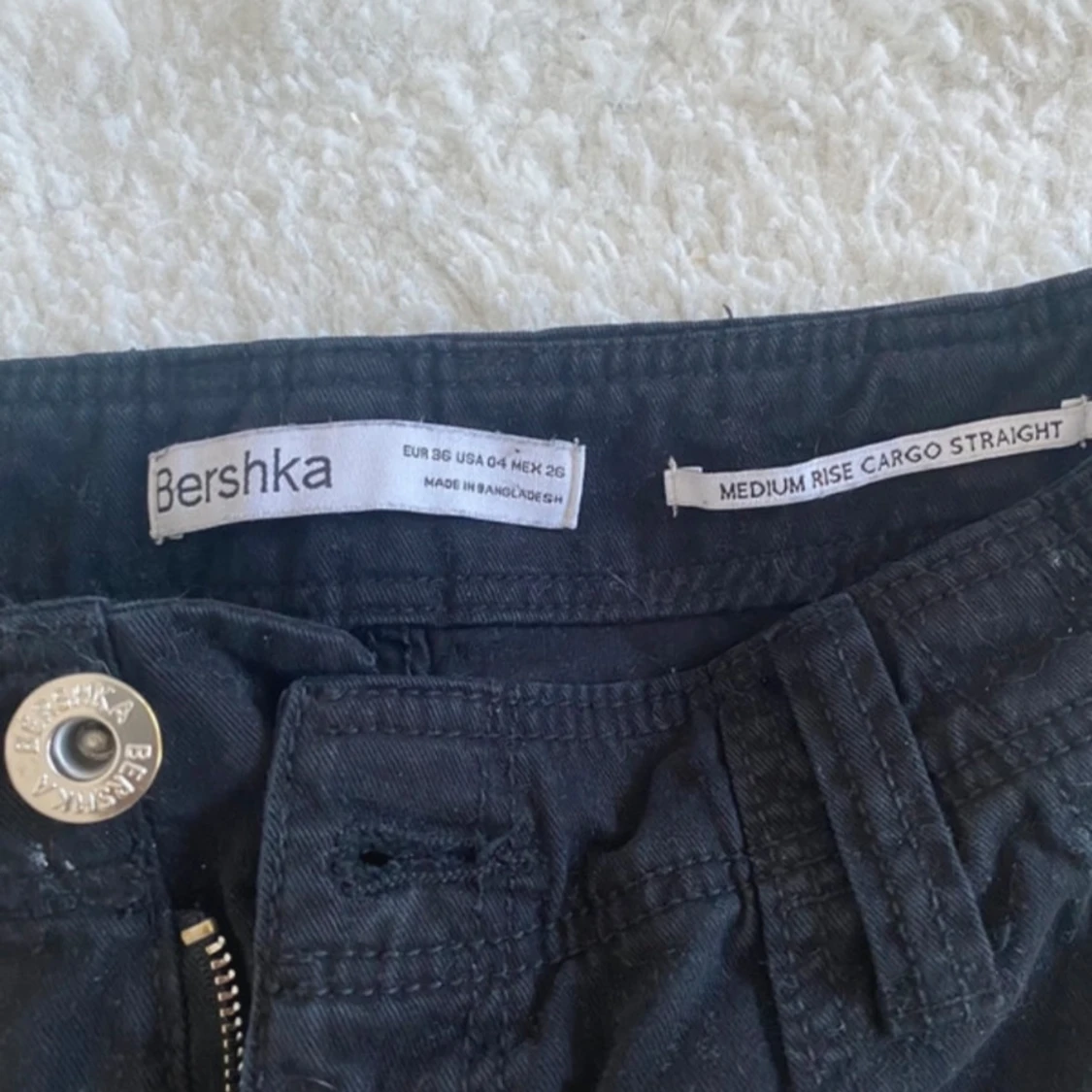 Svarta cargobyxor från Bershka - 90