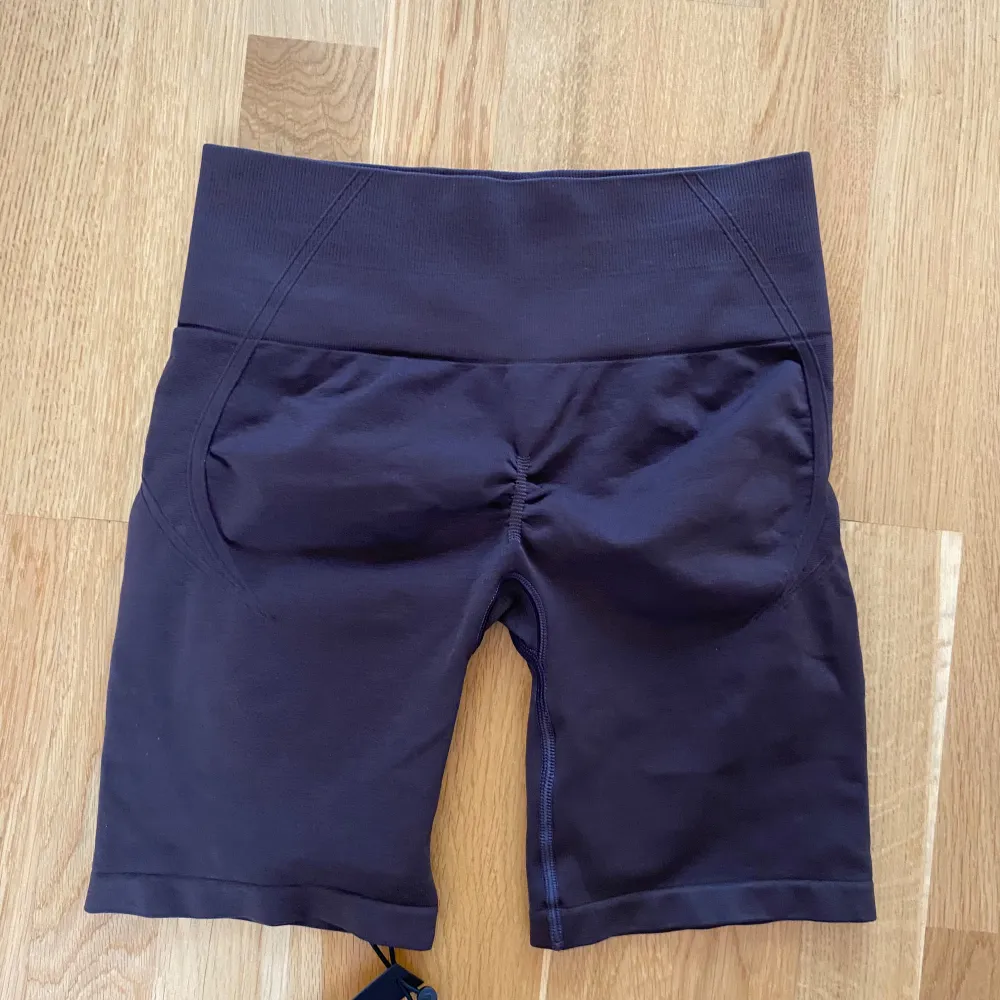 Oner Active Timeless cycling shorts i storlek M i färgen Cocoa. Helt oanvända med tags och inget att anmärka på. 52% polyamid/ 37% polyester/ 11% elastan.. Sportswear.