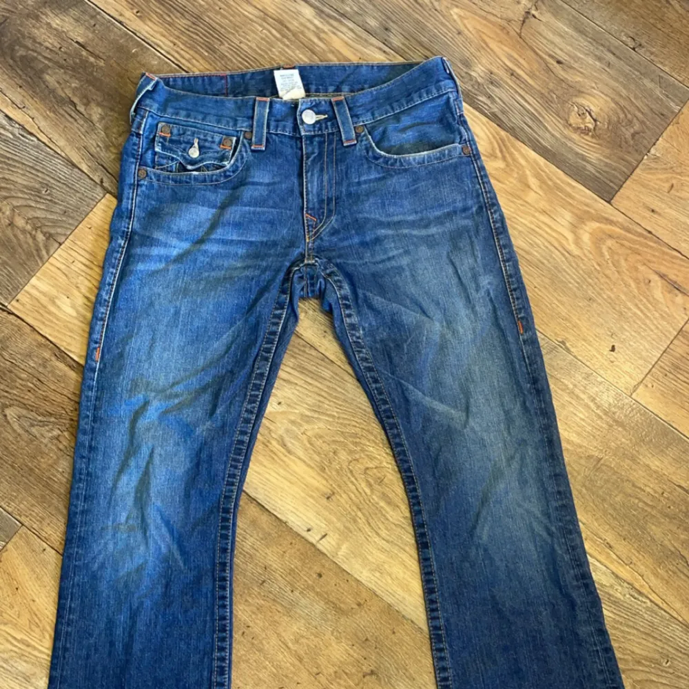 🔥🙏nya truyer säljer dom för att de inte passar 🔥😕 skriv om bud och frågor/bilder 🔥🤑. Jeans & Byxor.