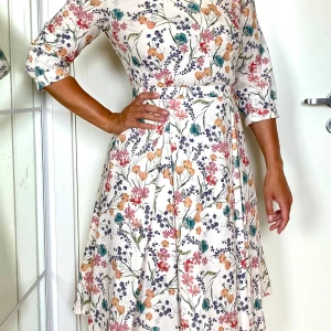 Off-White Floral Dress - New, with tags, worn only once to take the photos.  From 2020, made in Poland (EU). Great quality, nicely sewn. It was a gift from the brand.  fabric: cotton 97%, elastan 3%  Quite tight at the waist.