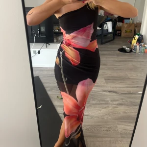 Klänning  - Aldrig använd 😛