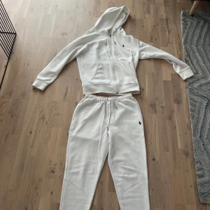 Ralph Lauren Tracksuit - Ralph Lauren Tracksuit. Bra skick