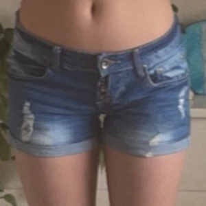Low waist shorts - Säljer dessa Lågmidjade shorts. Dom är riktigt fina och super bekväma  