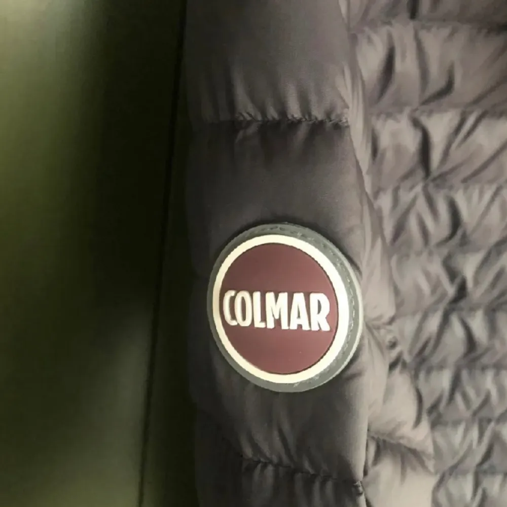 Riktigt fett Colmar jacka i jättebra skick 9/10. Säljer för den är för liten. Storlek 46 vilket motsvarar storlek S. Pris går såklart att diskutera. Jackor.
