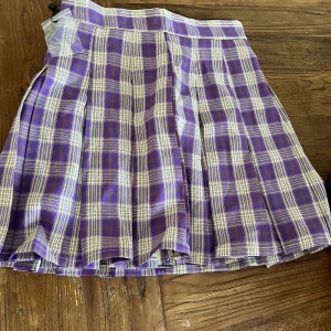 Kjol  - Ska bara sälja vad har jag som passar inte mig på storlek idag.