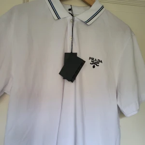 Pické  - Helt nytt pické Prada pris kan diskutera 