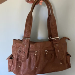 Vintage väska - Superfin vintage väska! Skriv gärna vid frågor eller prisförslag💕