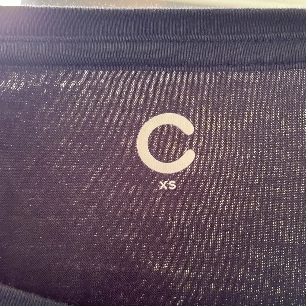 Säljer denna mörkblåa långärmade tröja ifrån Cubus! 💞 Säljer då den inte kommer till användning. 💞. Tröjor & Koftor.