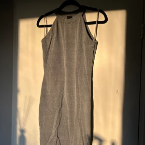 Klänning  - Klänning från Gina tricot storlek M