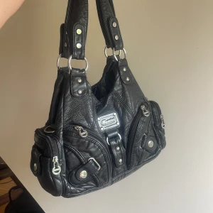 Kumixi väska - Väska från danmark. Inte alls mycket använd. Osäker om de är äkta skinn. Nypris: 700kr  Frakten: 50kr 