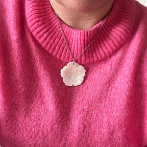 Pärlemor halsband  - Halsband med pärlemor berlock som glänser fin  