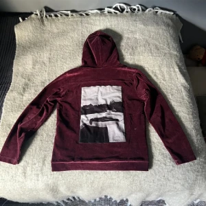 Limitato Zip hoodie - Strlk: M Skick 9/10 inga defekter , säljer för att den är för liten