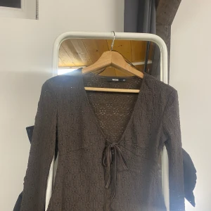 Jätte fin kofta eller tröja - Skit fin älskar verkligen men för stor❤️❤️ pris kan alltid diskuteras ❤️❤️❤️❤️