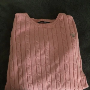 Rosa gant tröja  - Säljer för att den inte kommer till användning. Fint skick. Storlek L men skulle mer säga S/M. 💕