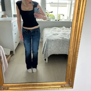 Ltb jeans - Jättesnygga lågmidjade jeans från ltb i modellen ’valerie’💞Storleken är 28x30, detta motsvarar ungefär storleken 36. Jag älskar verkligen dessa jeans, de är så snygga och så sköna men de är tyvärr för stora för mig nu💗Köpte för 970kr säljer för 600kr