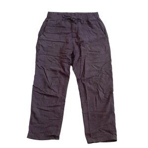 Hm linnebyxor - ett par feta linnebyxor som säljs för 150kr.  Storlek: XS i herr.