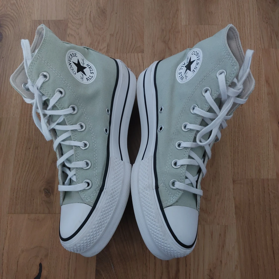 Chuck taylor Converse shoes.