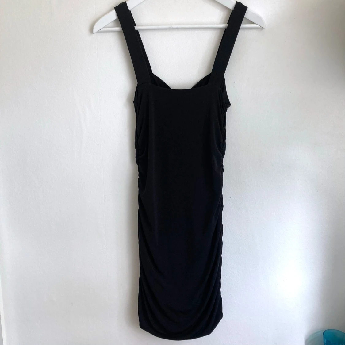 Svart tight miniklänning, stl 34 XS, figurnära, dragkedja, goth, punk, fest, party - 90