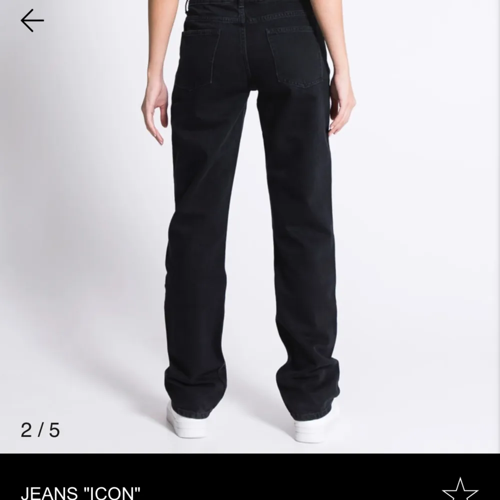 Lågmidjade svarta jeans från lager 157 i modell ”icon” har bara använt 1 gång. Jeans & Byxor.