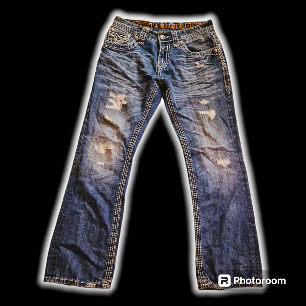 Jävligt feta rock revival jeans. Perfekt passform och stackar snyggt. Hmu om du har någon fråga och kom gärna med bud🤙🤙. Jeans & Byxor.