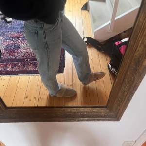 väldigt fina jeans från zara som tyvärr inte kommer till användning