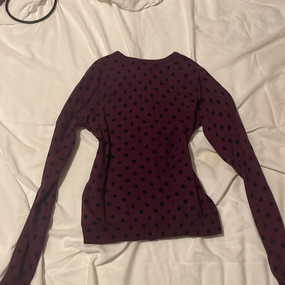 Lila prickig tröja - 91