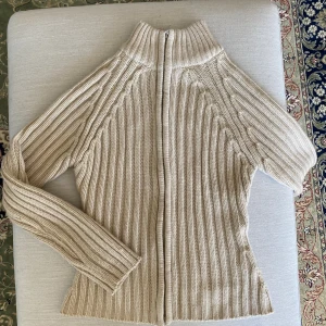 Kofta - Mysig kofta, passar storlek s. Knappt använd