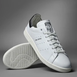 Adidas skor - Intressekoll på mina adidas stan Smith. Ganska använda men ingen skada på skorna, dom är hela och rena! Köpta för 1300 kr, storlek 39. Skriv om ni vill ha fler bilder💓